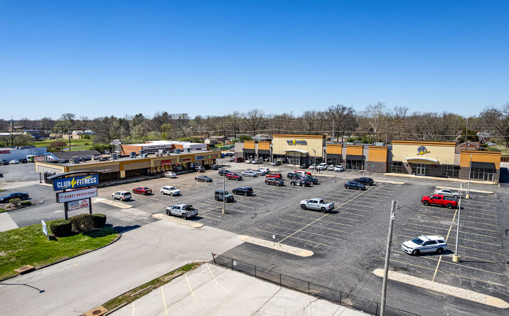 Pictures of Retail property located at 737 North Highway 67, Florissant, MO 63031 for sales - image #1