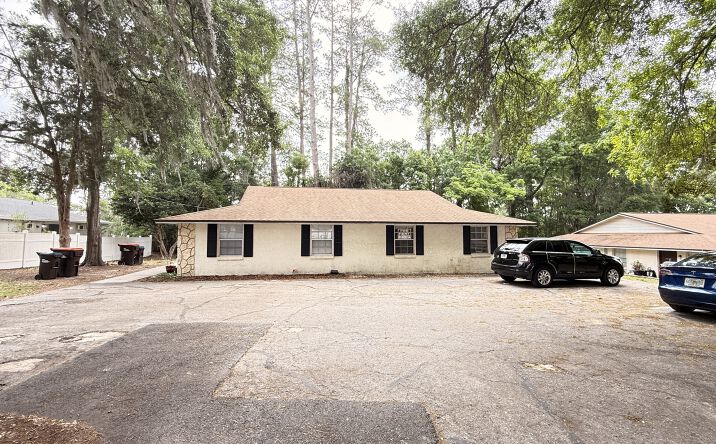 Pictures of Multifamily property located at 11613 Southeast 57th Avenue, Belleview, FL 34420 for sales - image #1