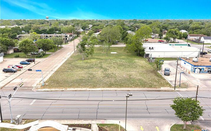 Pictures of Land property located at 1601 North Navarro Street, Victoria, TX 77901 for sales - image #1