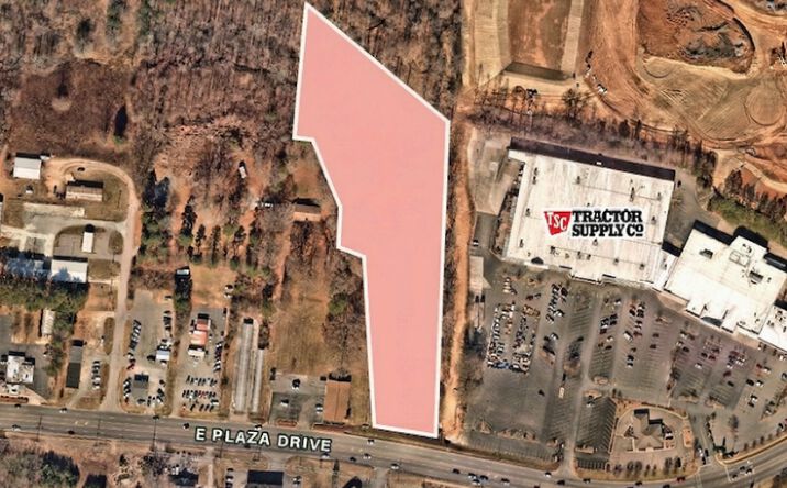 Pictures of Land property located at 195 E PLAZA DR, MOORESVILLE, NC 28115 for sales - image #1