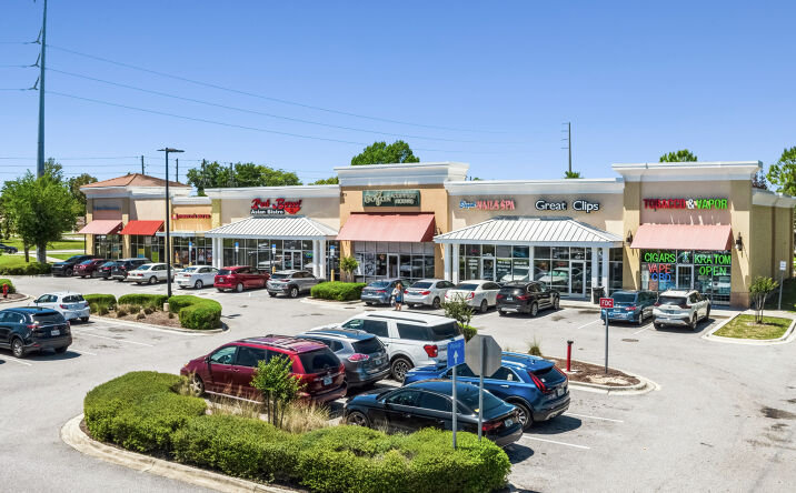 Pictures of Retail property located at 1573 SAXON BLVD, DELTONA, FL 32725-5833 for sales - image #1