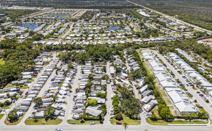 Pictures of Mobile Home Park property located at 1 Pecan St, Naples, FL 34114 for sales - image #1