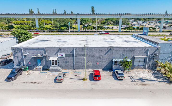 Pictures of Industrial property located at 3035 NW 40TH ST, MIAMI, FL 33142-5107 for sales - image #1