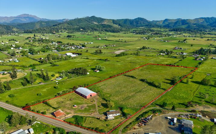 Pictures of Retail property located at 2529 Northside Road, Sutherlin, OR 97479 for sales - image #1