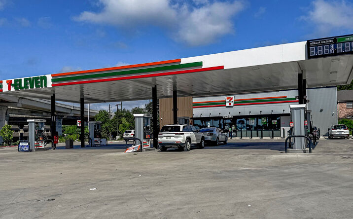 Pictures of Retail property located at 7114 North Interstate Highway 35, Austin, TX 78752 for sales - image #1