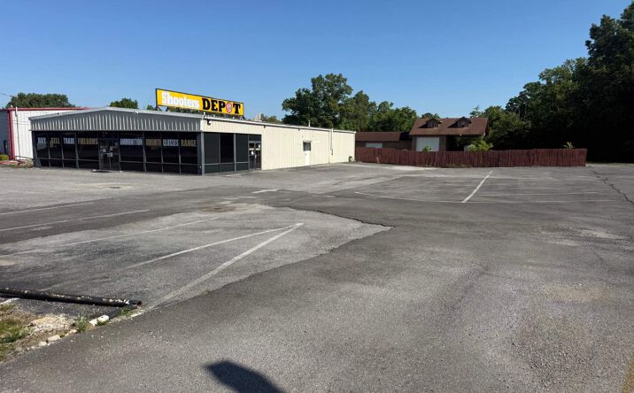 Pictures of Retail, Self Storage property located at 5443 BATTLEFIELD PKWY, RINGGOLD, GA 30736 for sales - image #1