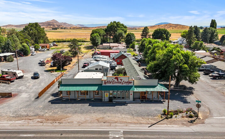 Pictures of Hospitality property located at 105 East Court Drive, Merrill, OR 97633 for sales - image #1