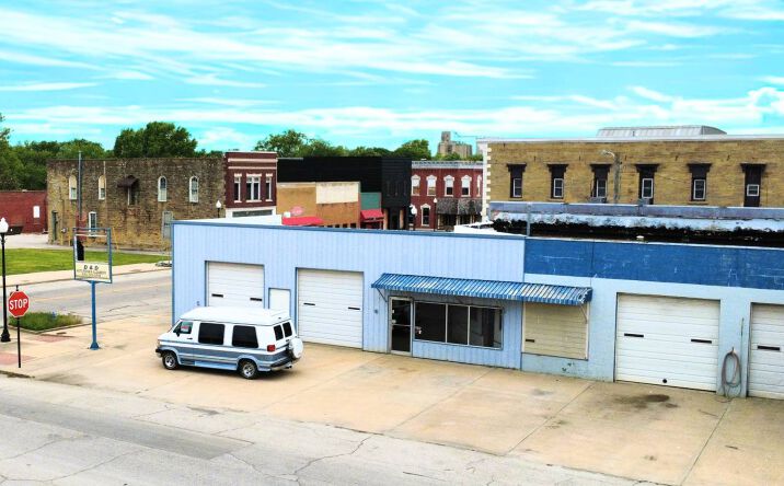 Pictures of Office property located at 402 Main St, Neodesha, KS 66757 for sales - image #1