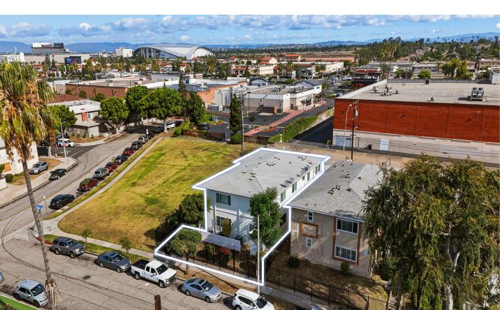 Pictures of Multifamily property located at 3213 Bartdon Avenue, Inglewood, CA 90303 for sales - image #1
