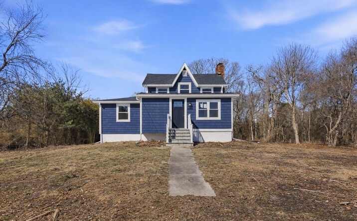Pictures of Multifamily property located at 452 Montauk Highway, East Quogue, NY 11942 for sales - image #1