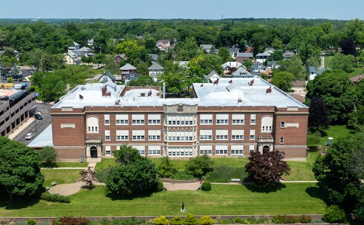 Pictures of Mixed Use, Special Purpose, Multifamily property located at 1210 E MICHIGAN AVE, JACKSON, MI 49201-1839 for sales - image #1