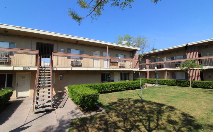 Pictures of Retail, Multifamily property located at 532-620 North Fulton Street, Fresno, CA 93728 for sales - image #1