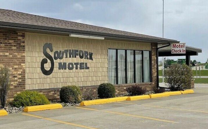 Pictures of Mixed Use, Land, Special Purpose property located at 905 S WASHINGTON ST, BLOOMFIELD, IA 52537-2146 for sales - image #1