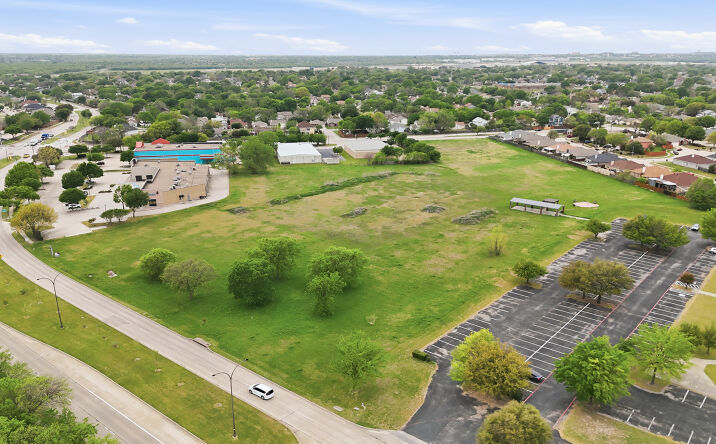 Pictures of Land property located at 2045 Southeast Green Oaks Boulevard, Arlington, TX 76018 for sales - image #1