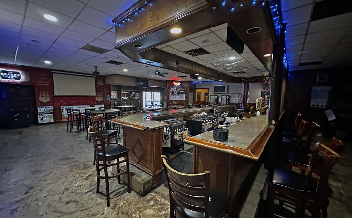 Pictures of Retail property located at 1027 Sheffield Avenue, Dyer, IN 46311 for sales - image #1