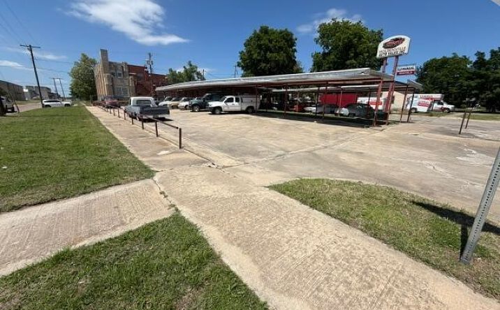 Pictures of Mixed Use property located at 200 N Hinckley, Holdenville, OK 74848 for sales - image #1