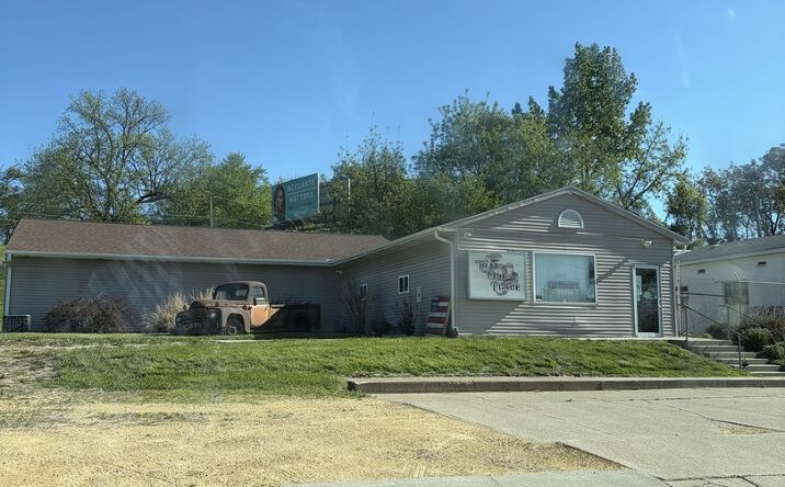 Pictures of Retail property located at 1626 12th Avenue S, Clinton, IA 52732 for sales - image #1