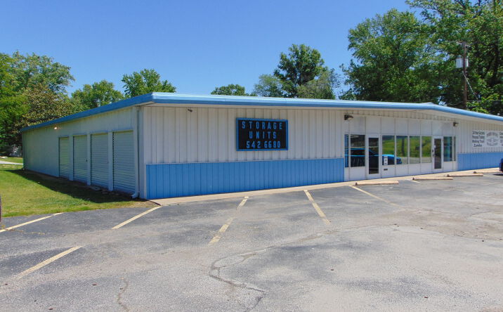 Pictures of Office property located at 205 E Randolph Street, Pinckneyville, IL 62274 for sales - image #1