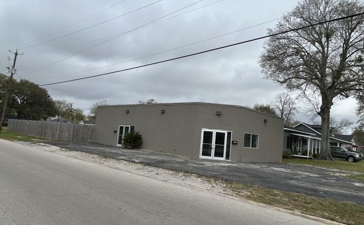 Pictures of Special Purpose property located at 928 Block St, Port Neches, TX 77651 for sales - image #1