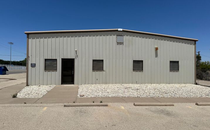 Pictures of Office, Retail, Industrial property located at 2424 Bonita Street, Carlsbad, NM 88220 for sales - image #1