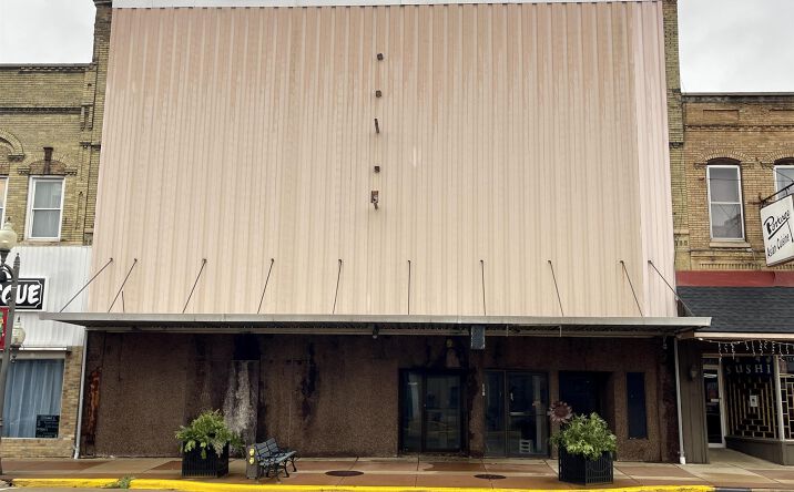 Pictures of Retail, Office property located at 117 E Cook, Portage, WI 53901 for sales - image #1