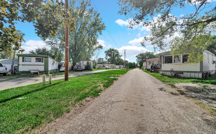 Pictures of Mobile Home Park property located at 1945 S SCHUYLER AVE, KANKAKEE, IL 60901-8331 for sales - image #1