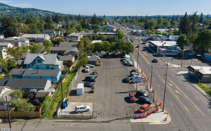 Pictures of Mixed Use, Retail property located at 5826 SE 82nd Avenue, Portland, OR 97266 for sales - image #1