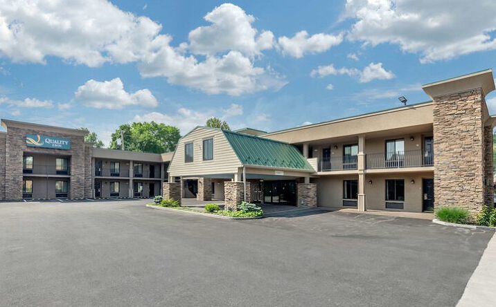 Pictures of Hospitality property located at 429 West Main Street, Covington, VA 24426 for sales - image #1