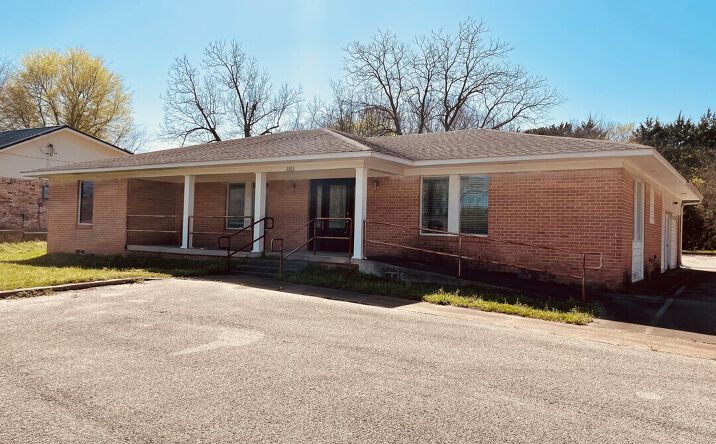 Pictures of Office property located at 1101 S MAIN ST, LINDALE, TX 75771-6266 for sales - image #1