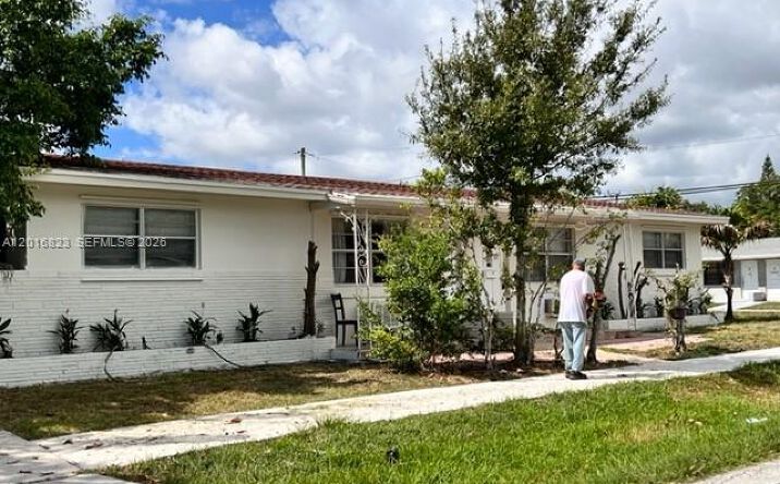 Pictures of Multifamily property located at 901 SW 4th Ter, Hallandale Beach, FL 33009 for sales - image #1