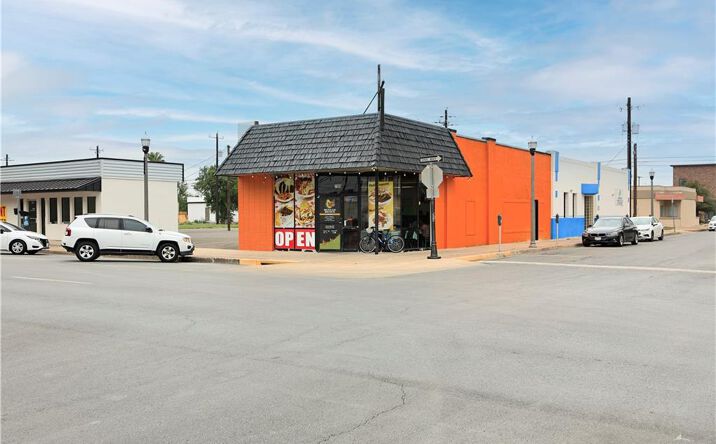 Pictures of Office, Retail property located at 700 S Main Street, McAllen, TX 78501 for sales - image #1