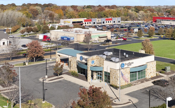 Pictures of Retail property located at 8405 N Oak Trafficway, Kansas City, MO 64155-2430 for sales - image #1