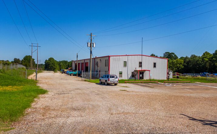 Pictures of Industrial property located at 2103 Texas 31, Kilgore, TX 75662 for sales - image #1