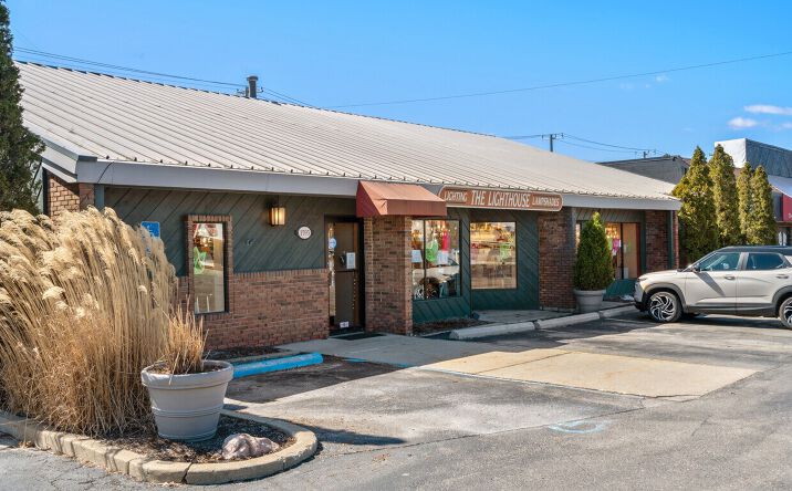 Pictures of Retail property located at 1595 West Road, Trenton, MI 48183 for sales - image #1