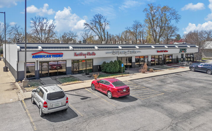 Pictures of Retail property located at 7020 Douglas Avenue, Urbandale, IA 50322 for sales - image #1