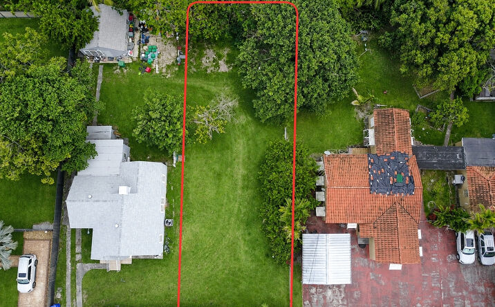 Pictures of Land property located at 26TH ST, Miami, FL 33142 for sales - image #1