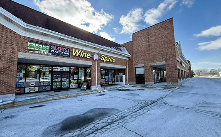 Pictures of Retail property located at 107 West Oak Knoll Drive, Hampshire, IL 60140 for sales - image #1