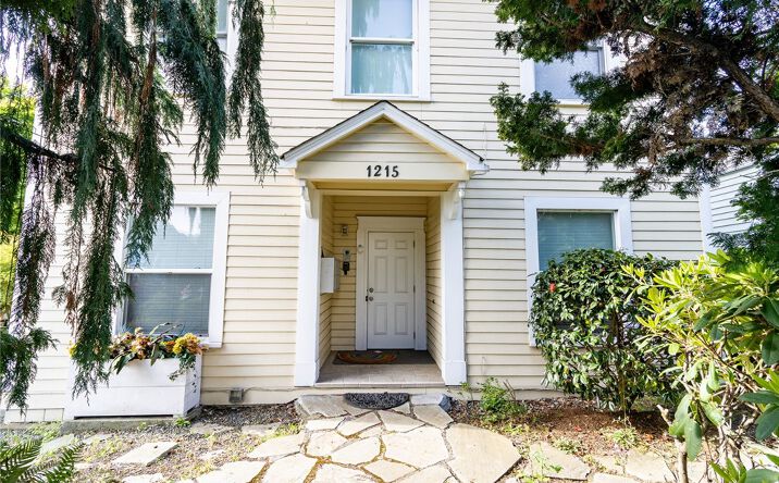 Pictures of Multifamily property located at 1215 Burwell St, Bremerton, WA 98337 for sales - image #1