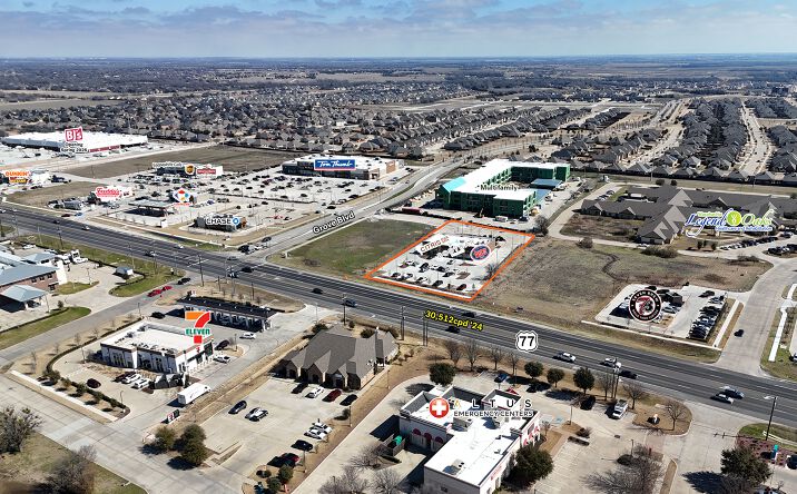Pictures of Retail property located at 1796 North Highway 77, Waxahachie, TX 75165 for sales - image #1