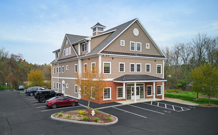 Pictures of Office property located at 26 LONDONDERRY TPKE, HOOKSETT, NH 03106-2011 for sales - image #1