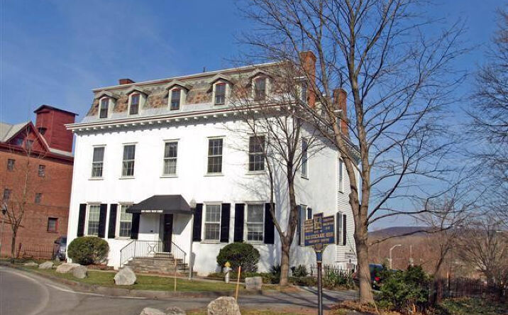1 Front Street, Kingston
