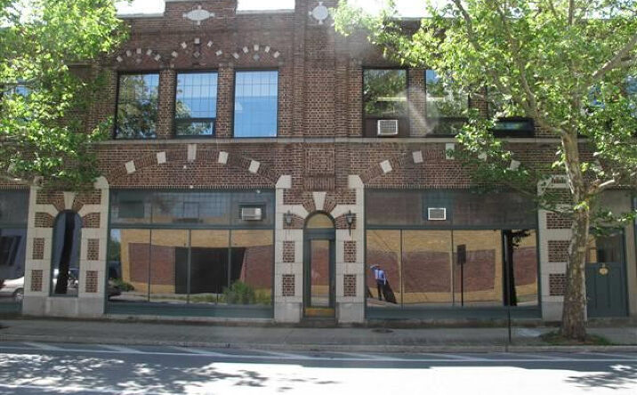 8 Front Street, Kingston
