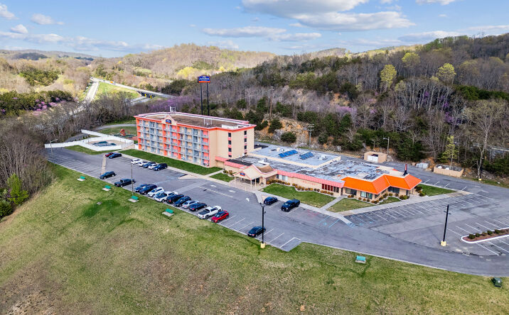 Pictures of Hospitality property located at 2836 N LEE HWY, LEXINGTON, VA 24450-3132 for sales - image #1