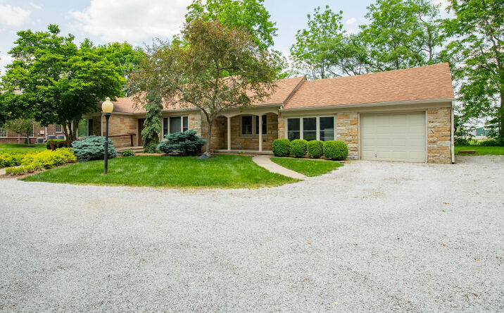 Pictures of Mixed Use property located at 950 W JEFFERSON ST, FRANKLIN, IN 46131-2122 for sales - image #1