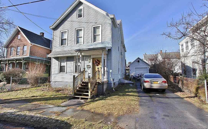 211 W Chestnut Street, Kingston