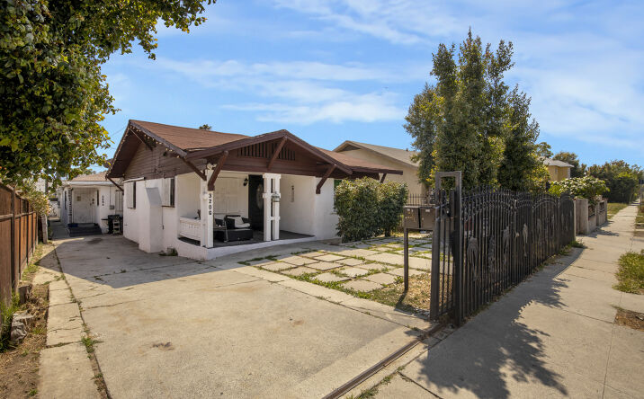Pictures of Multifamily property located at 3206 West 27th Street, Los Angeles, CA 90018 for sales - image #1