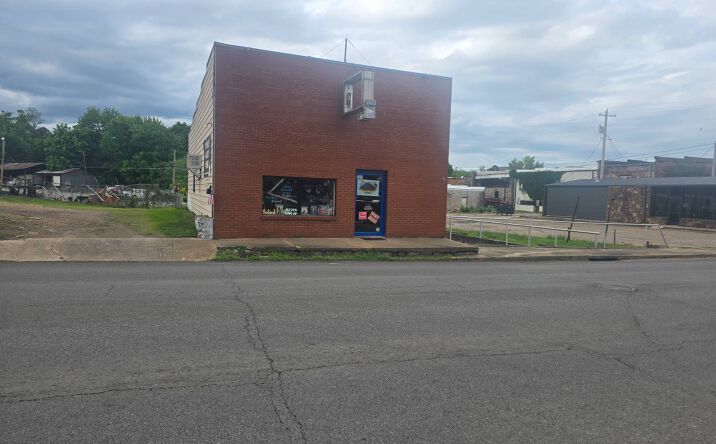 Pictures of Office property located at 205   w walnut, Paris, AR 72855 for sales - image #1