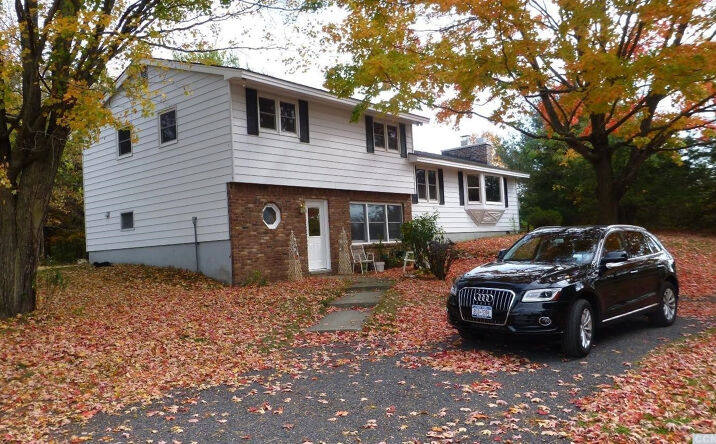 259 Bells Pond Road, Livingston