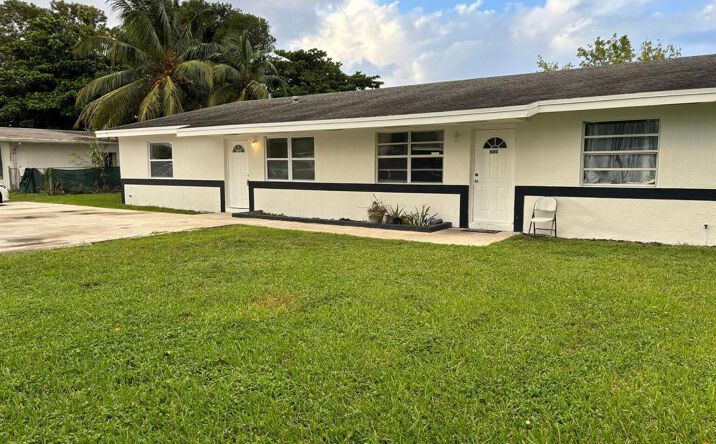 Pictures of Retail, Multifamily property located at 800-802 Southwest 7th Street, Hallandale Beach, FL 33009 for sales - image #1