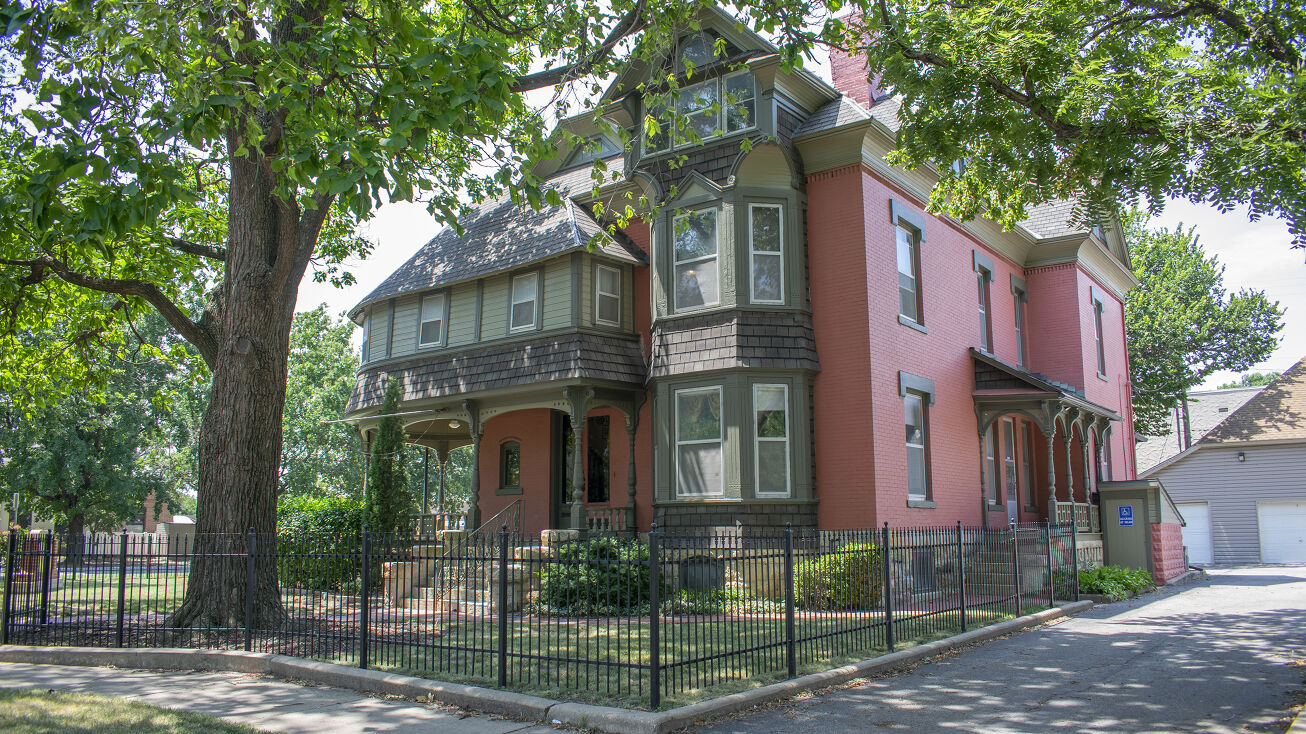 1005 N Market St, Wichita, KS 67214